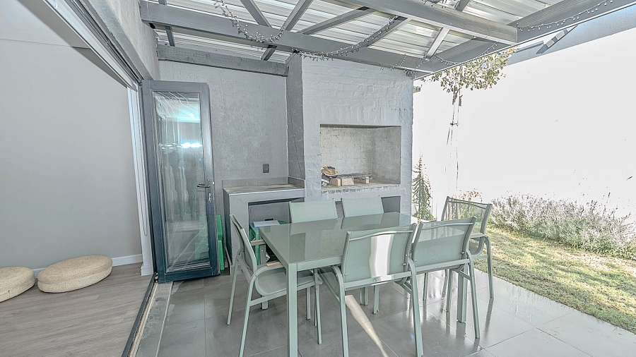 2 Bedroom Property for Sale in Newinbosch Western Cape
